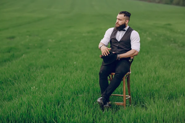 Yalnız sakallı adam 