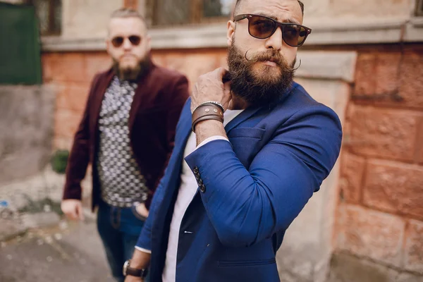 Dos hombres barbudos de moda — Foto de Stock