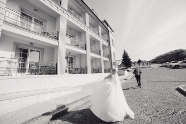 sarışın gelini onu damadı ile