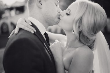 sarışın gelini onu damadı ile