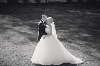 sarışın gelini onu damadı ile