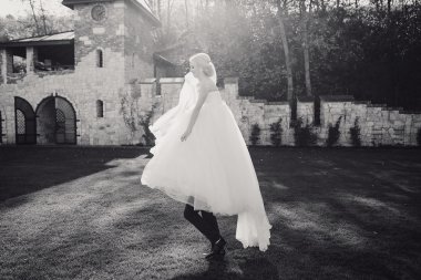 sarışın gelini onu damadı ile