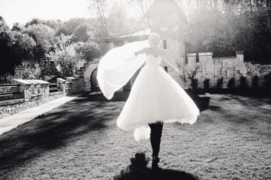 sarışın gelini onu damadı ile