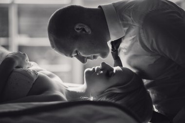 sarışın gelini onu damadı ile