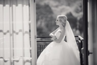 sarışın gelini onu damadı ile