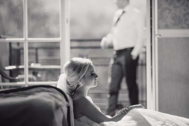 sarışın gelini onu damadı ile