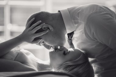 sarışın gelini onu damadı ile