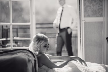 sarışın gelini onu damadı ile