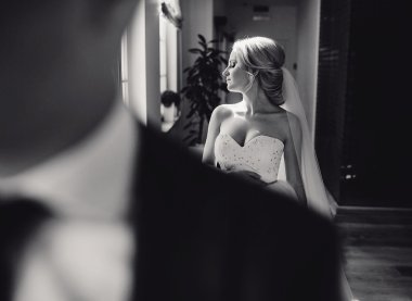 sarışın gelini onu damadı ile