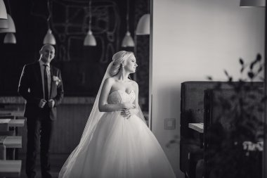 sarışın gelini onu damadı ile