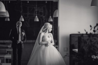 sarışın gelini onu damadı ile