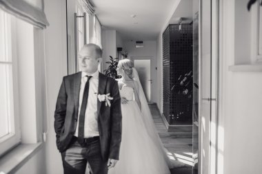 sarışın gelini onu damadı ile