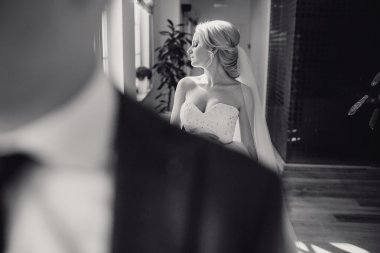 sarışın gelini onu damadı ile