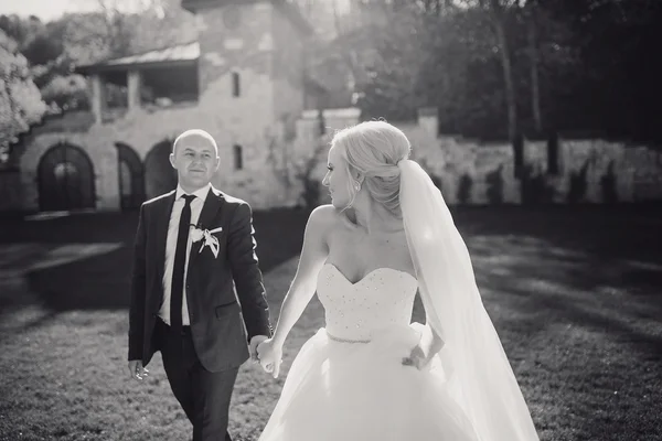 Blonde bride with her groom — Stock Photo, Image