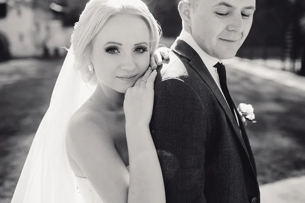 Blonde bride with her groom — Stock Photo, Image