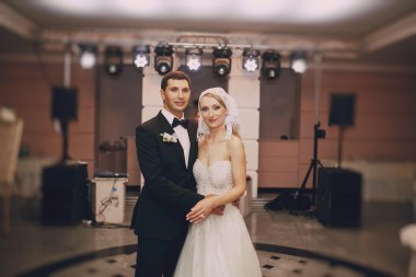 bir restoranda gelin