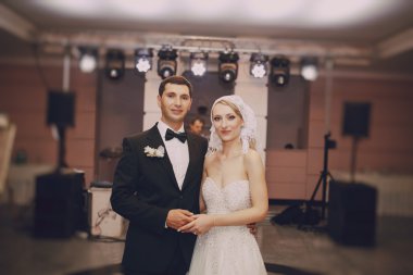 bir restoranda gelin