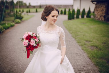 bir fotoğraf için gelin pozlar