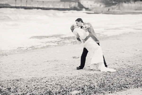 冬のビーチで結婚式 — ストック写真