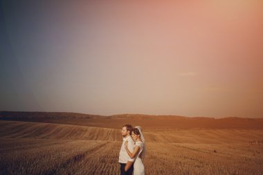 mutlu evlilik çift bir alanda