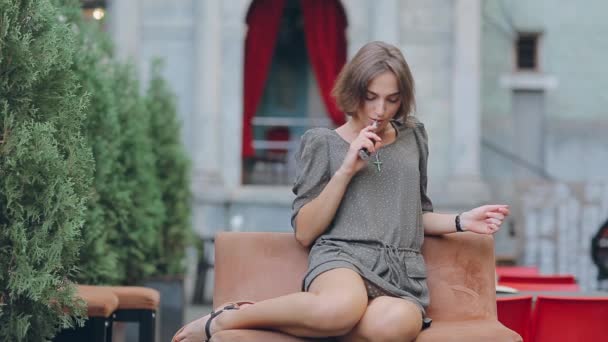 Girl with E-cigarette — Stock Video