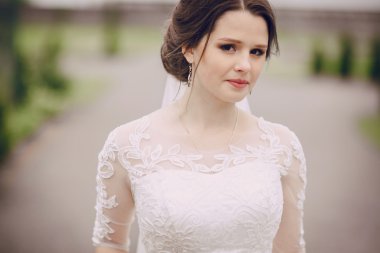 bir fotoğraf için gelin pozlar