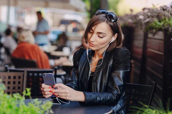 Beautiful girl enjoys gadgets — Stock Photo, Image