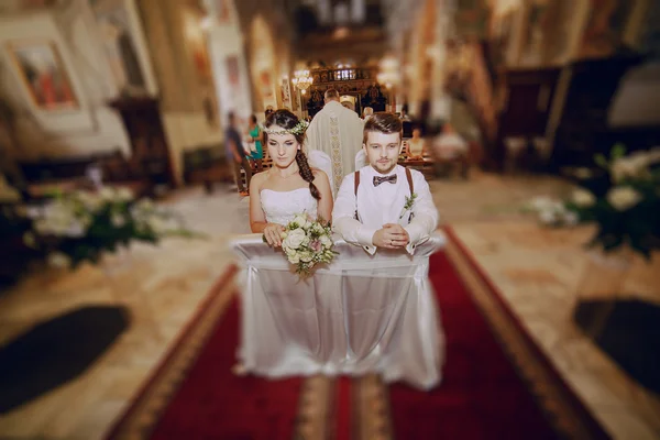 Matrimonio chiesa coppia — Foto Stock