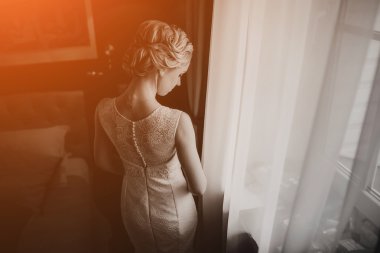 Günaydın gelin otel odasında.