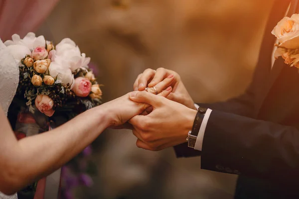 Ceremonia de desgaste RING — Foto de Stock