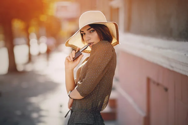 Ragazza con e-sigaretta — Foto Stock