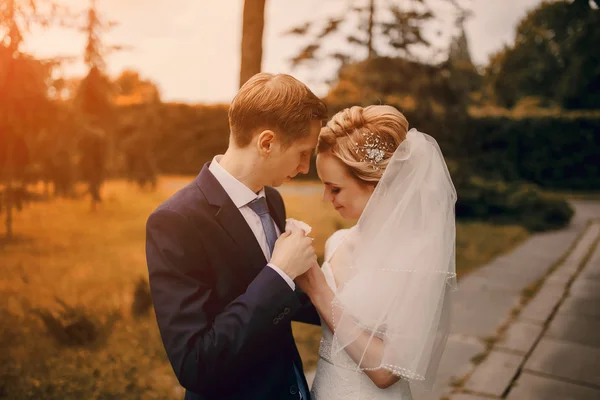 Lindo casal loiro — Fotografia de Stock