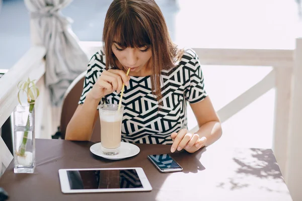 Girl with phone — Stock Photo, Image