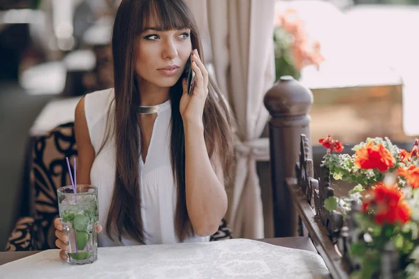 Girl with phone — Stock Photo, Image