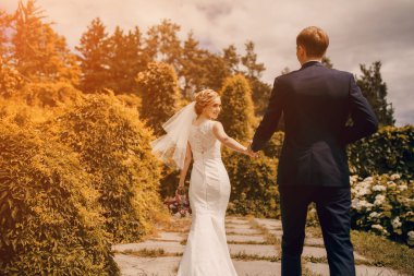 güzel sarışın Çift