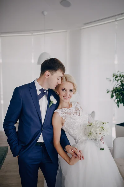 Pareja de boda en el café — Foto de Stock