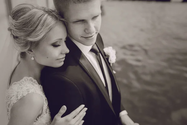 Casamento casal loiro — Fotografia de Stock