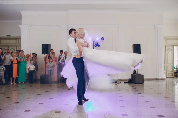 First wedding dance — Stock Photo, Image