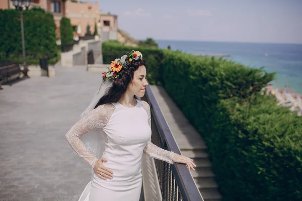 Bride with the crown — Stock Photo, Image