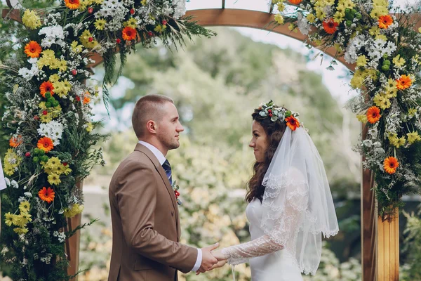 Arco cerimônia de casamento — Fotografia de Stock