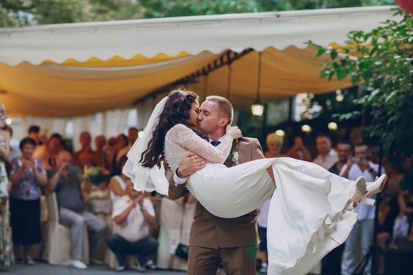 Bruiloft eerste dance — Stockfoto