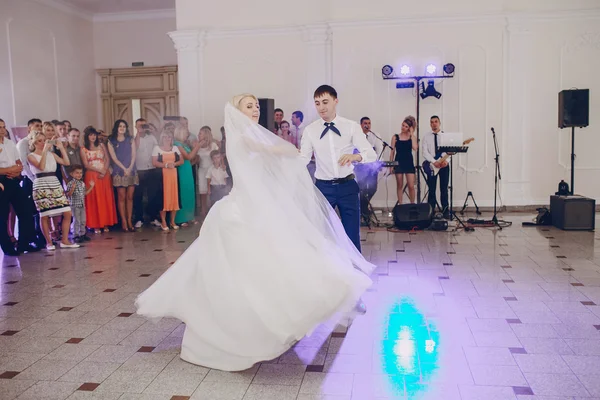 Primul dans de nuntă — Fotografie, imagine de stoc