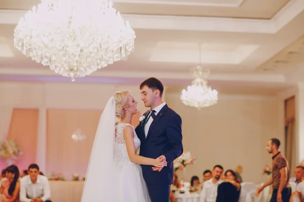 Primeira dança de casamento — Fotografia de Stock