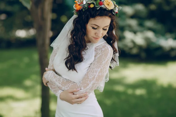 Novia con la corona — Foto de Stock