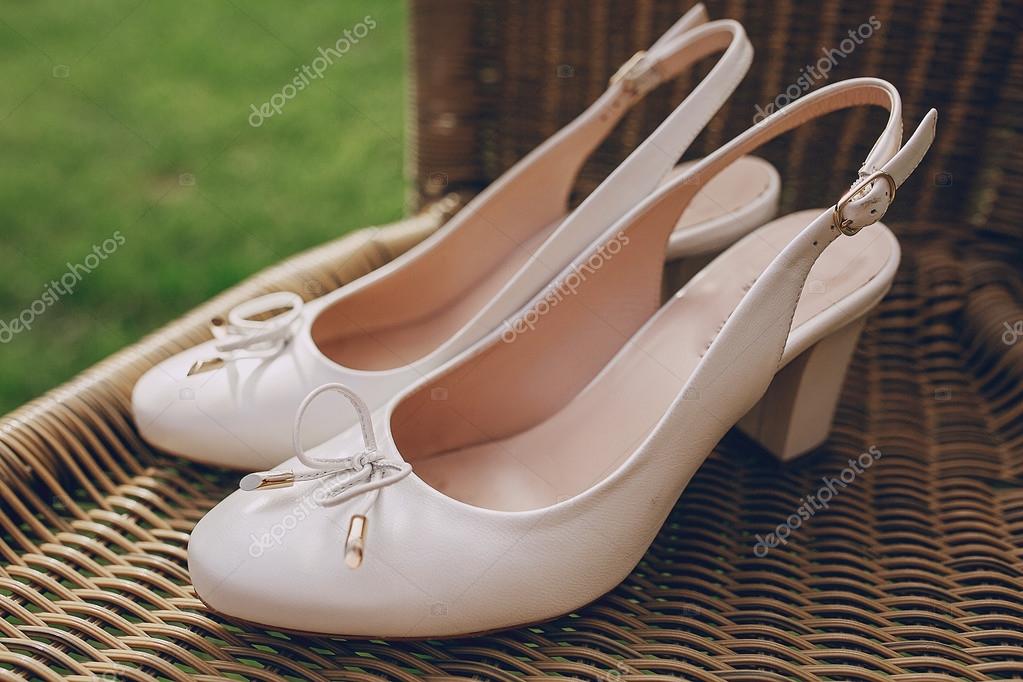zapatos de la boda al aire libre — fotos de stock © prostooleh #93754800