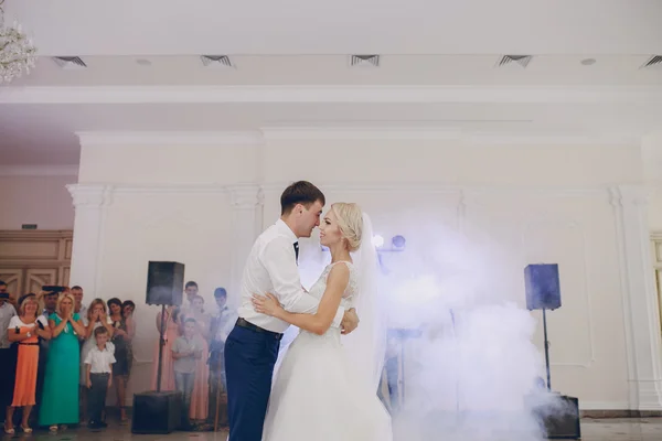 First wedding dance — Stock Photo, Image