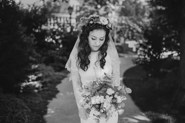 Novia con la corona — Foto de Stock