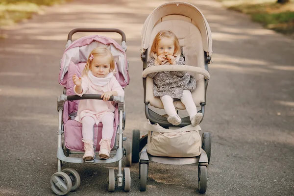 Family walk in the park — Stock Photo, Image