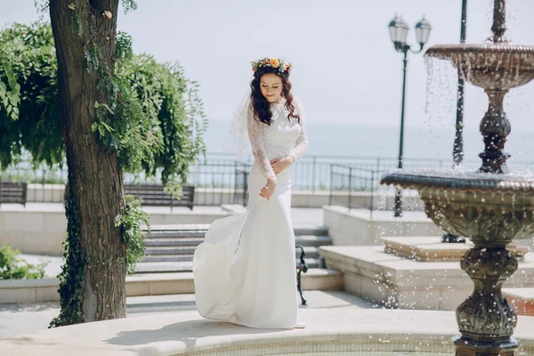 Novia con la corona — Foto de Stock