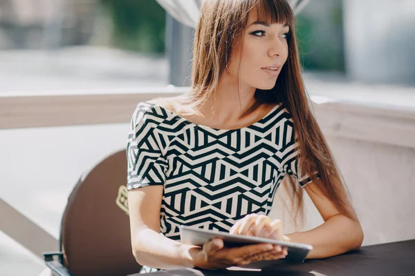 Girl with phone — Stock Photo, Image